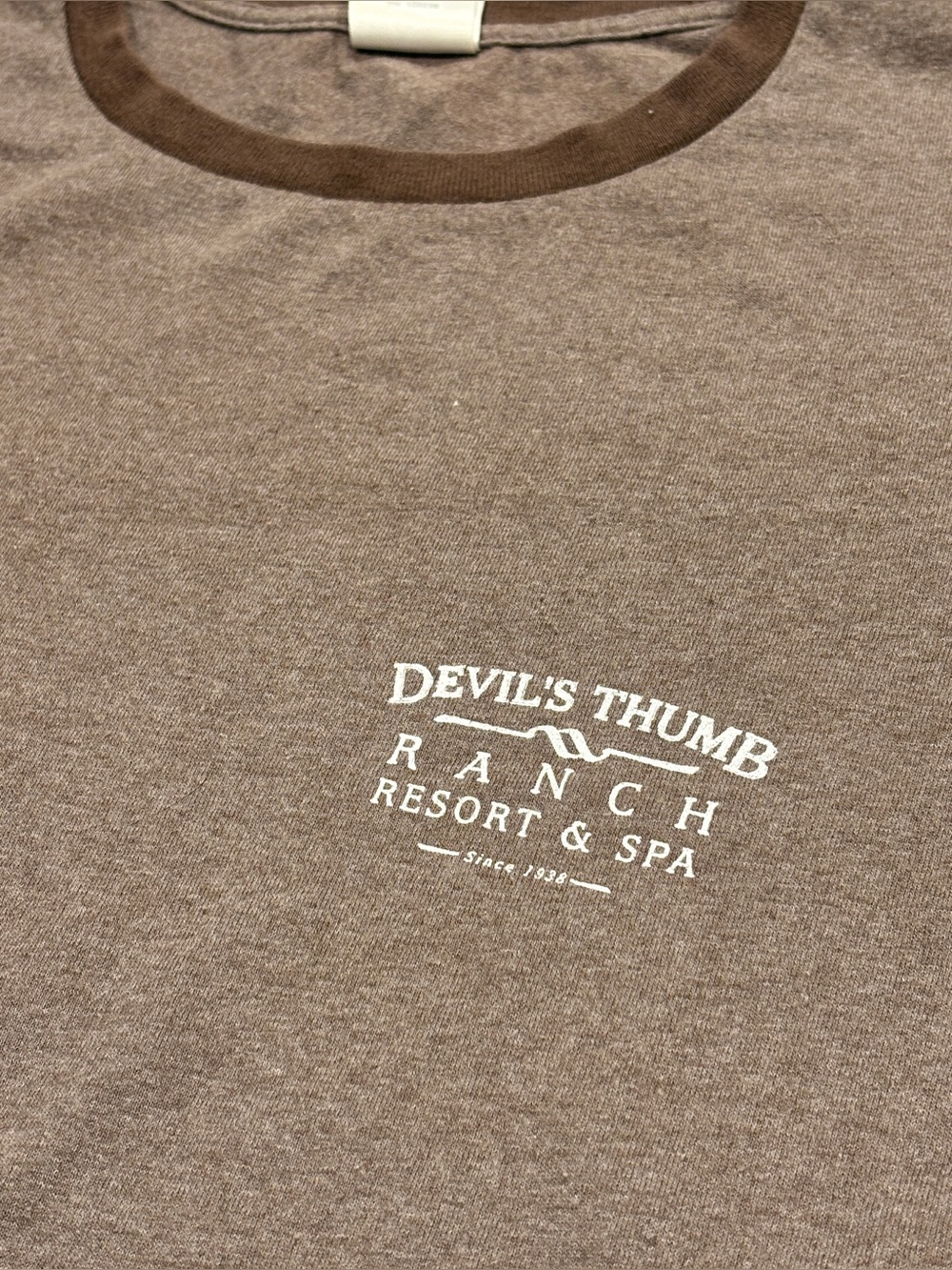Devils Thumb Ranch and Resort, Colorado   Size XL brown/White , Exc Cond